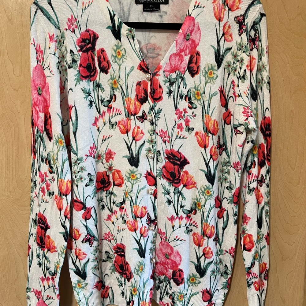 NWOT | Studio M - White Floral Cardigan